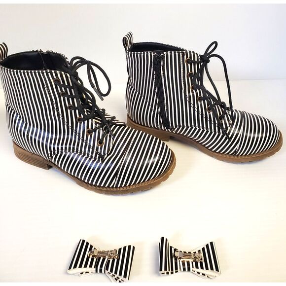 Pipperdoodles Black/White Stripe Halloween Boots, Detachable Bows Girl Size 2 - Picture 2 of 7